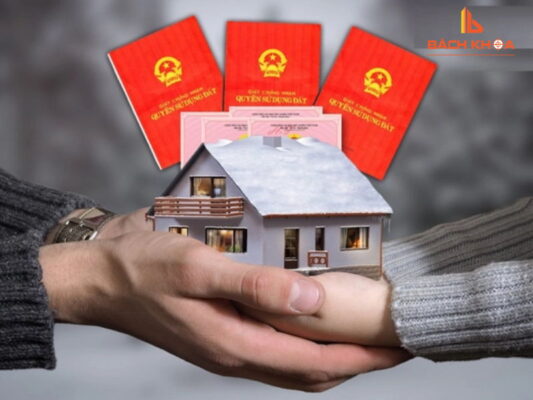 Bố mẹ sang tên sổ đỏ cho con có mất phí không?
