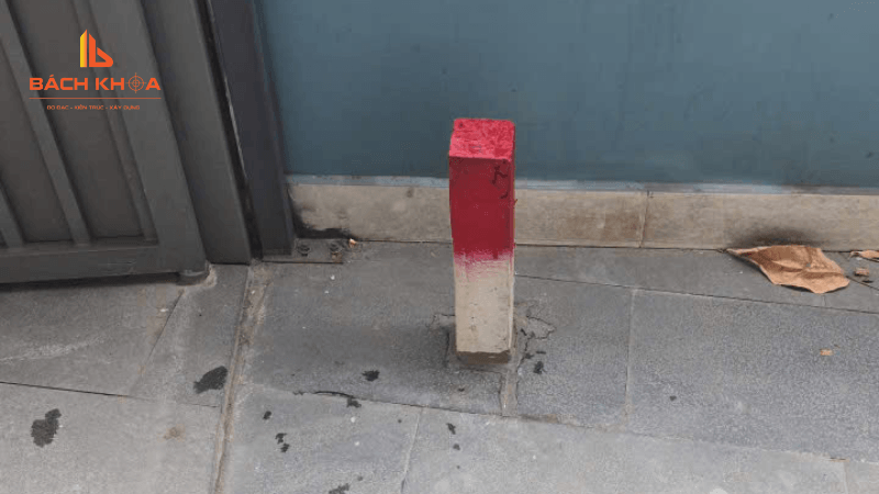 Bàn giao mốc thực địa ranh giới đất phường Hiệp Bình cho anh Tạ Ngọc Toàn.