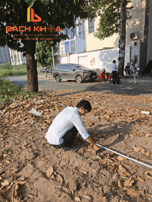 Đo đạc, định vị mốc tim biệt thự