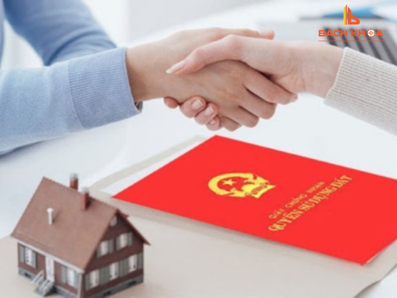 Sang Tên Sổ Đỏ Cho Con Nên Tặng Cho Hay Để Thừa Kế Lợi Hơn? 1 Tặng cho và Thừa kế: Đâu là giải pháp ưu thế hơn khi sang tên Sổ đỏ cho con?