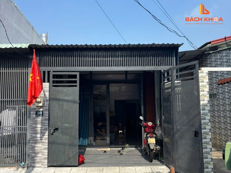 Sang Tên Sổ Đỏ Cho Con Nên Tặng Cho Hay Để Thừa Kế Lợi Hơn? 3 So sánh về rủi ro pháp lý: Nên lập di chúc hay hợp đồng tặng cho con cái?