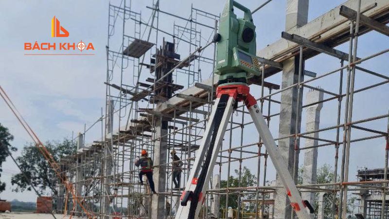 Khám phá 7 thiết bị đo đạc trắc địa phổ biến nhất hiện nay 2 Máy kinh vĩ (Theodolite)