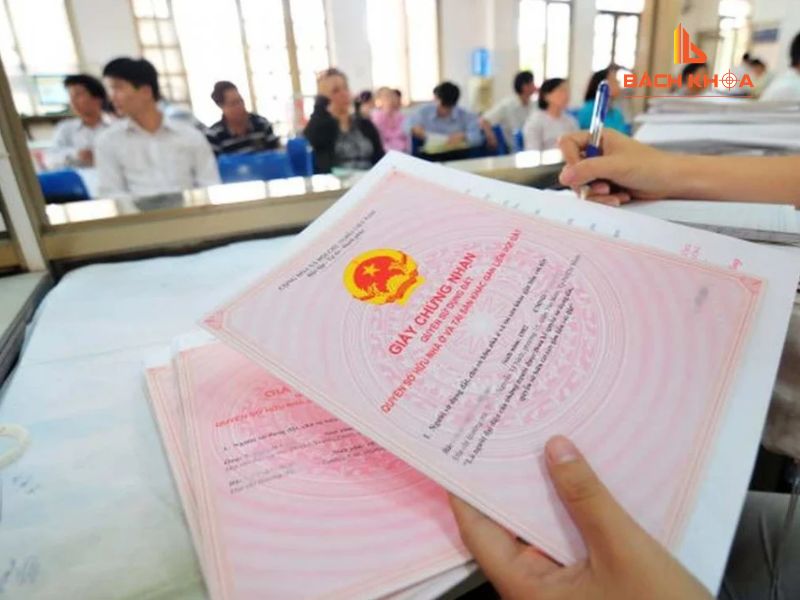 Thời gian sang tên Sổ đỏ mất bao lâu theo quy định của pháp luật?